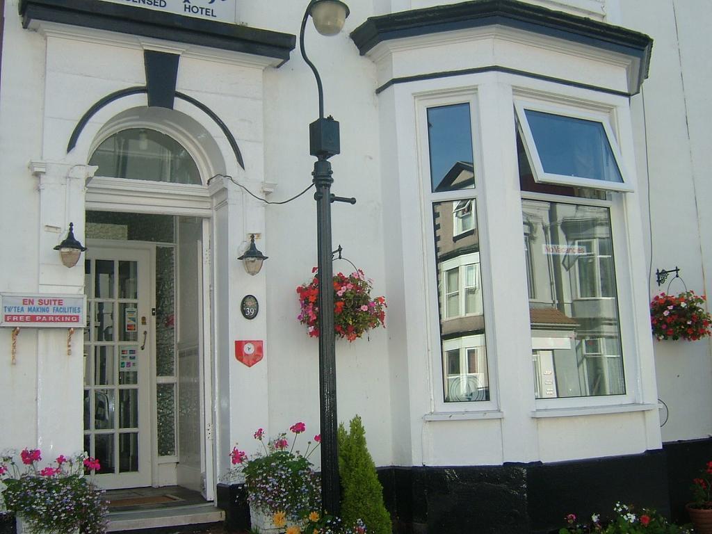 Adelphi Guest House Southport Exteriör bild
